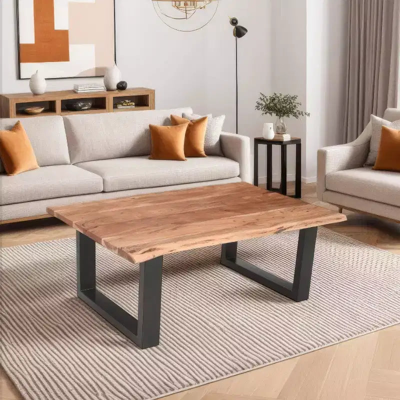 Tavolino da caffè rettangolare in legno di acacia da 45" con bordo vivo e base in metallo nero