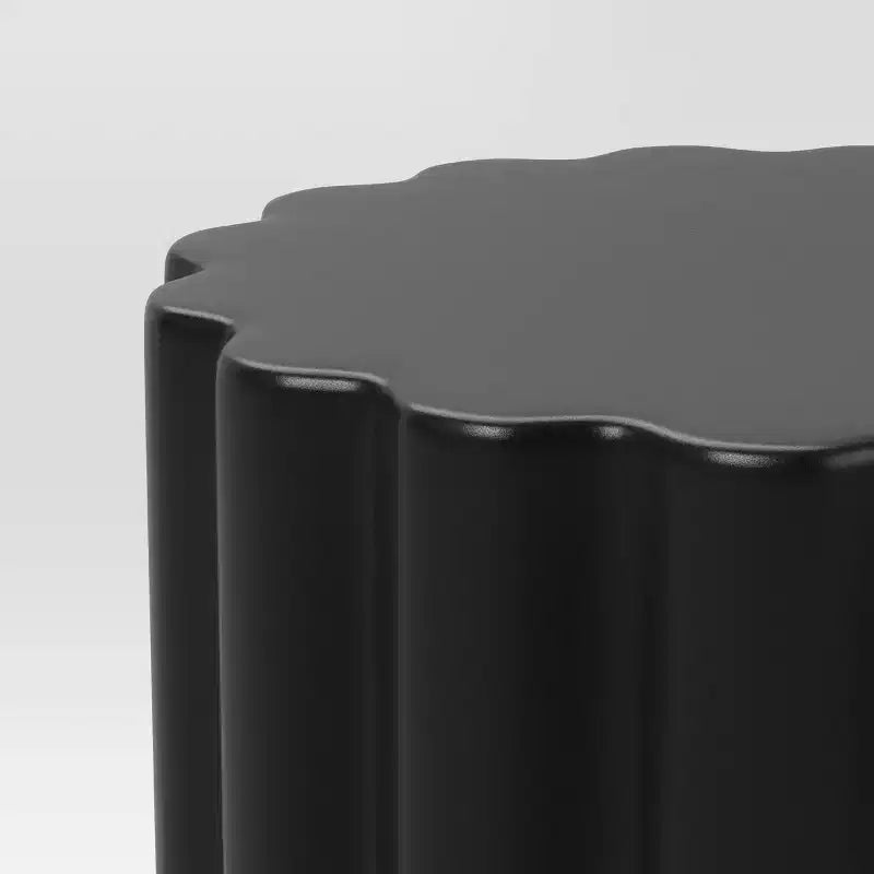 Tavolino rotondo smerlato - nero