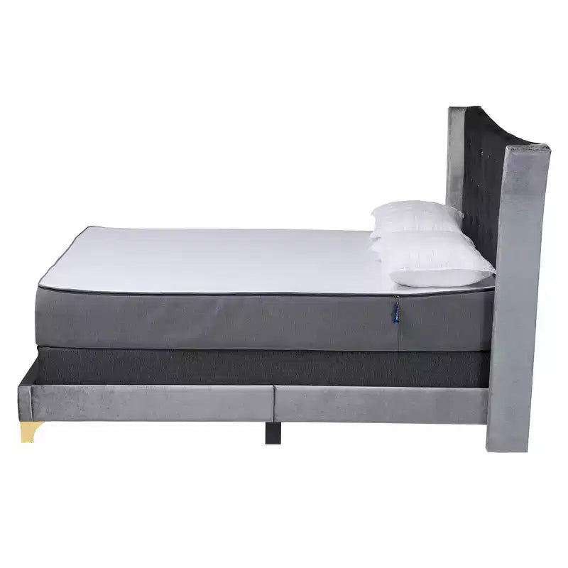 Letto matrimoniale imbottito con testiera ad ali