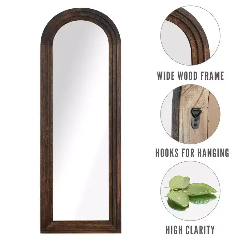 Specchio a figura intera da appoggio con cornice in legno e parte superiore ad arco