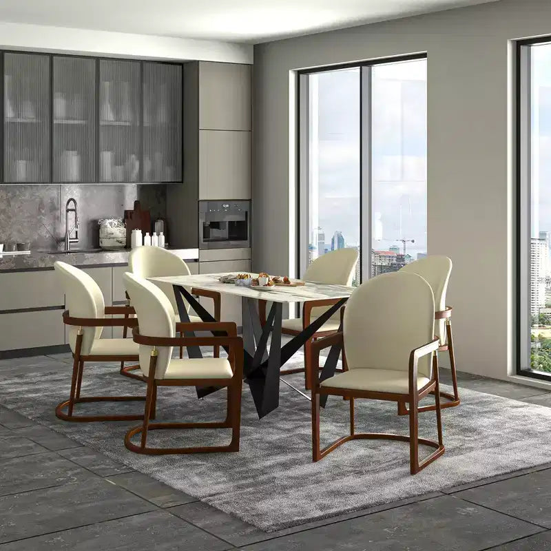 Sedia da pranzo moderna con struttura in legno massello e rivestimento in pelle