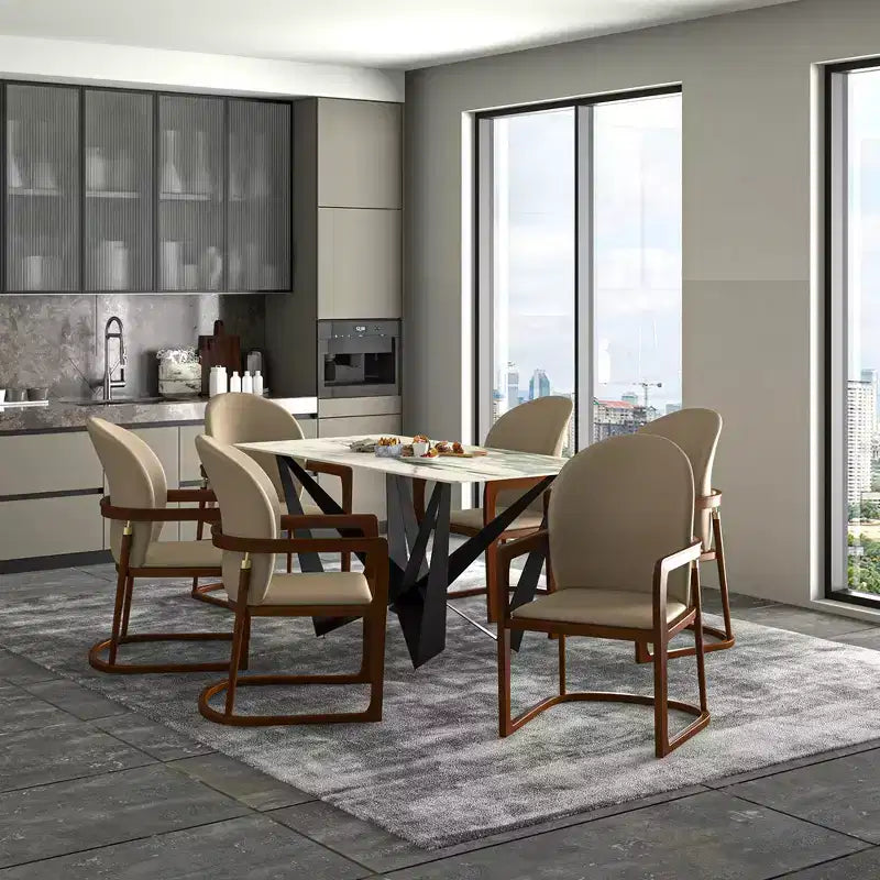 Sedia da pranzo moderna con struttura in legno massello e rivestimento in pelle