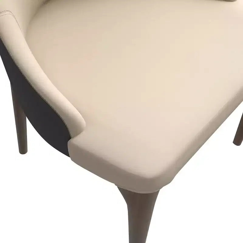 Sedia da pranzo imbottita con schienale alto e gambe in legno di frassino