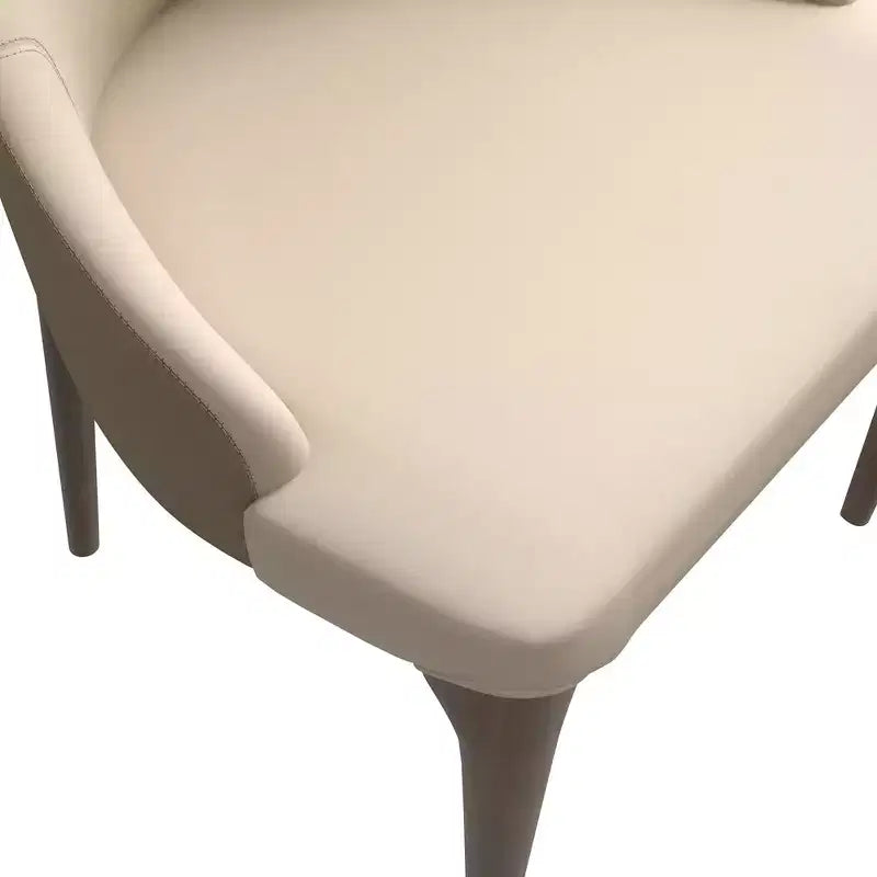 Sedia da pranzo imbottita con schienale alto e gambe in legno di frassino