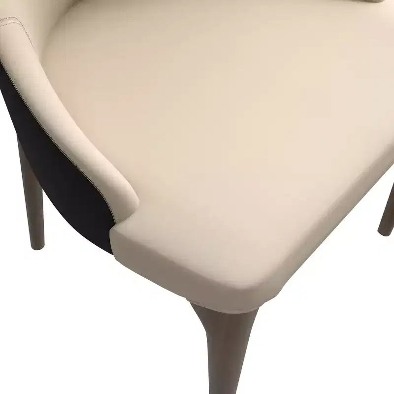 Sedia da pranzo imbottita con schienale alto e gambe in legno di frassino